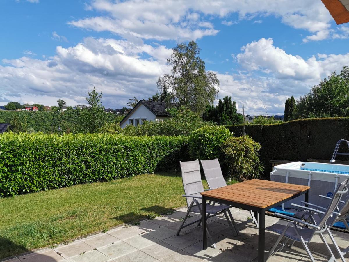 Gemuetliche 90 Qm Wohnung In Saarburg, Zentral Gelegen, Garten Mit Aussicht, Separater Eingang エクステリア 写真